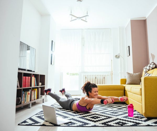 Aula de balé: confira 4 exercícios que vão te ajudar