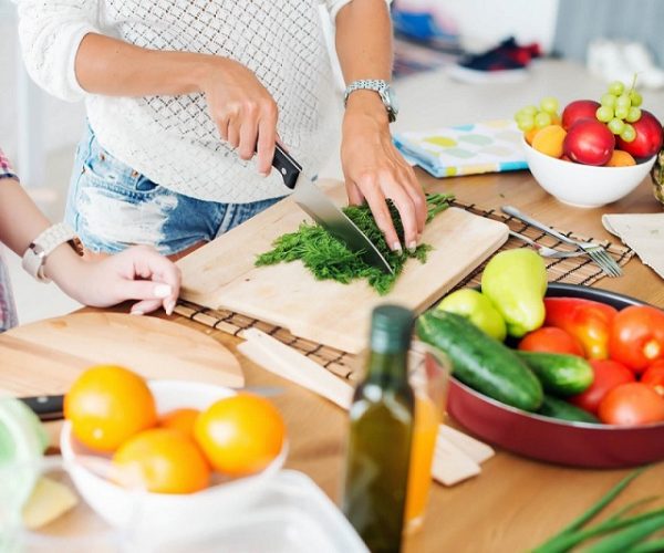 Alimentação balanceada e dieta restritiva: qual é mais milagrosa?