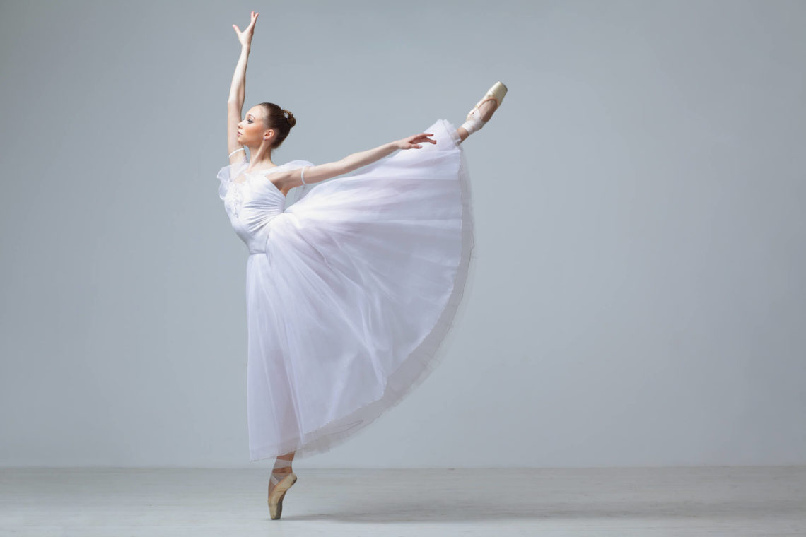 293895-adagio-no-ballet-saiba-como-esse-passo-e-feito