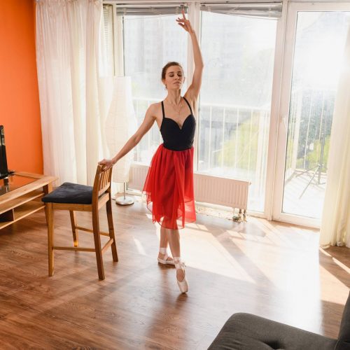 Ballet em casa: confira as melhores dicas para não perder a prática
