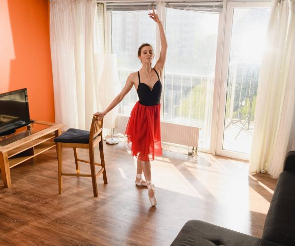 Ballet em casa: confira as melhores dicas para não perder a prática