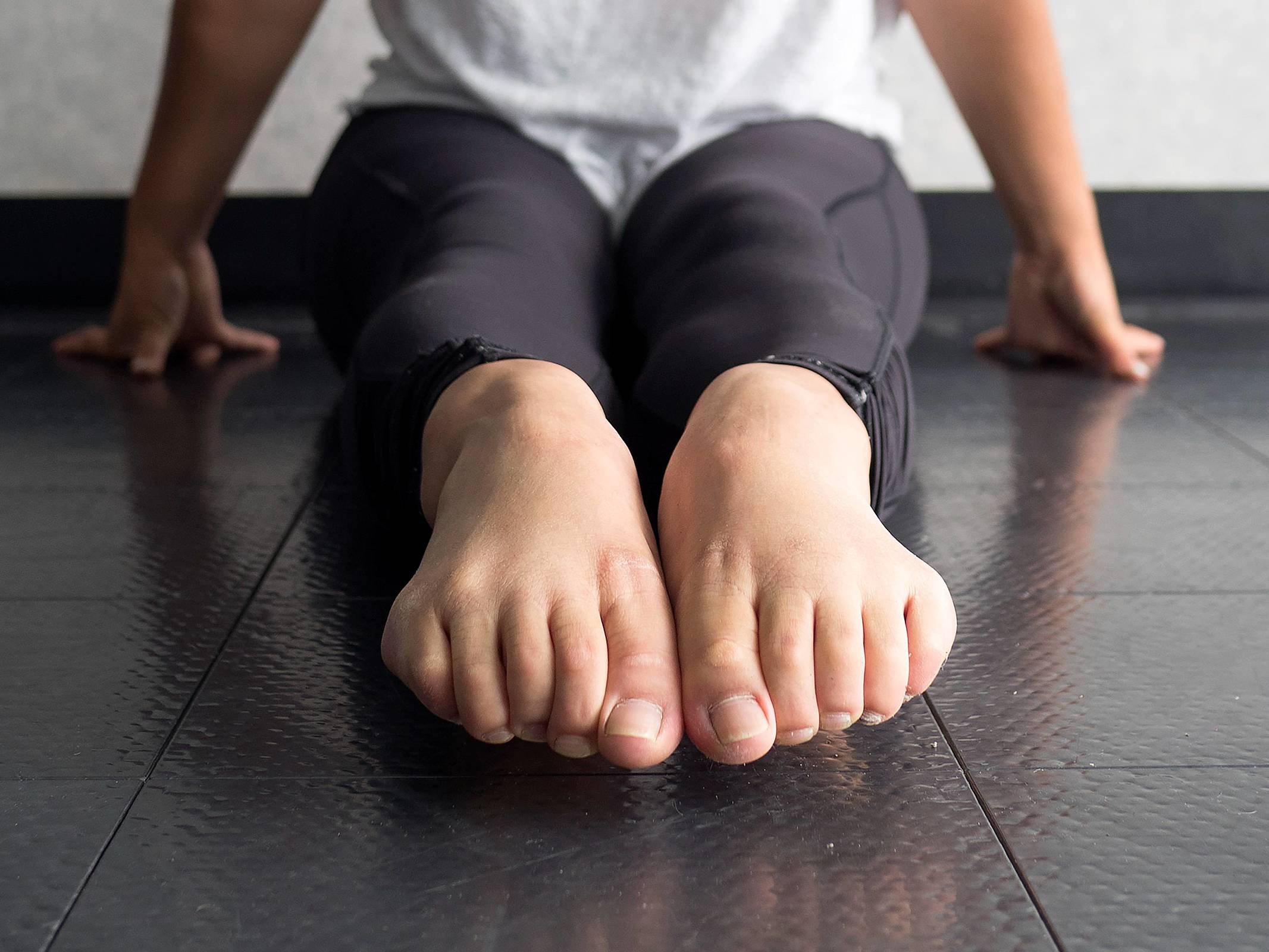 Conheça 3 exercícios para melhorar o colo de pé no ballet - Paixão